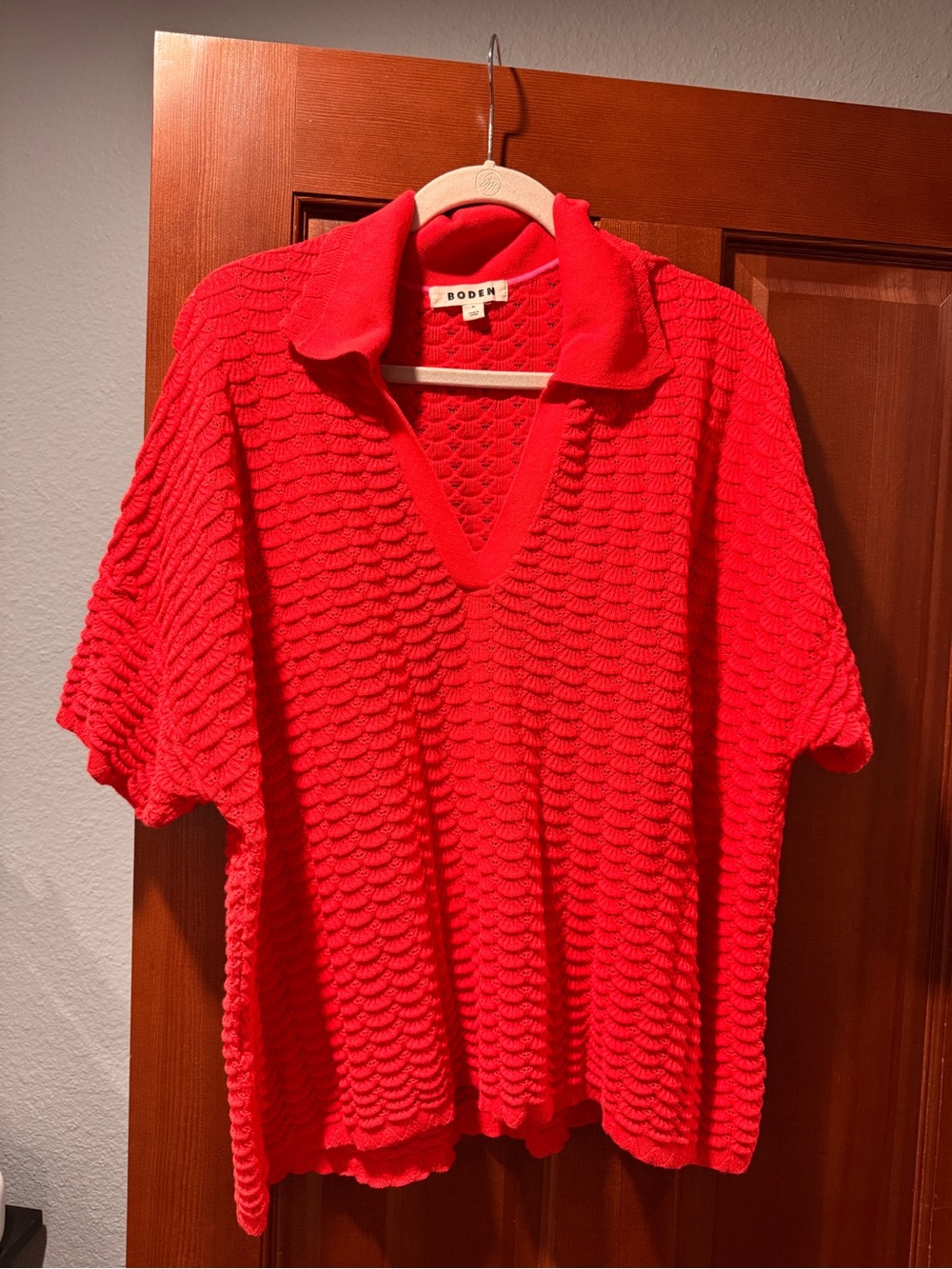 Boden Red Scallop Knit V-Neck Short Sleeve Sweater